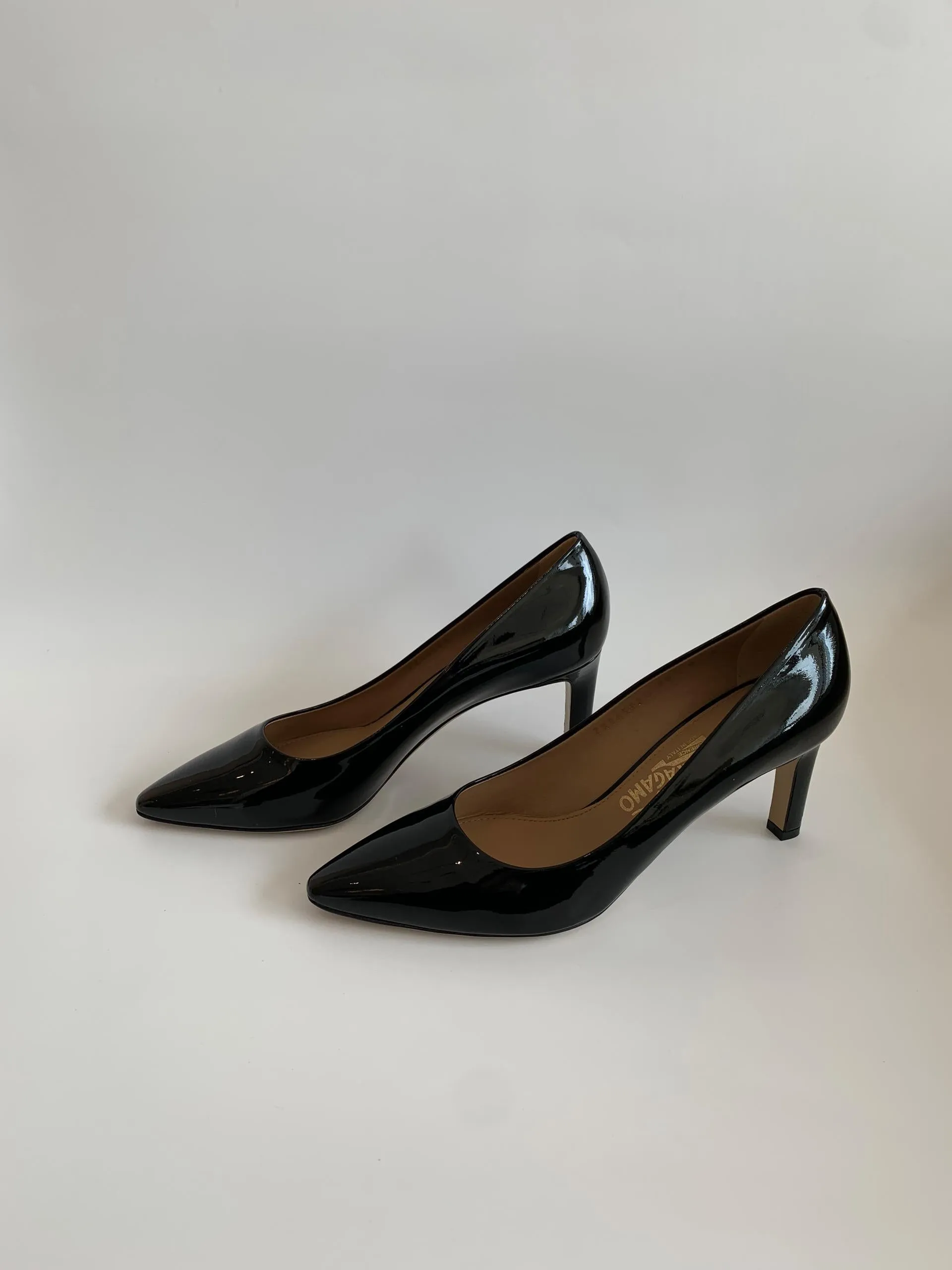 Black Patent Leather Pointed Toe Pumps in Size 9D