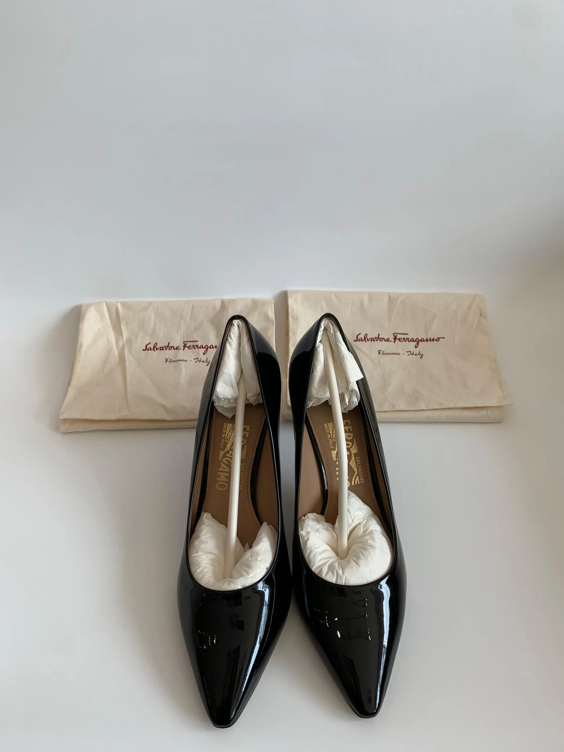 Black Patent Leather Pointed Toe Pumps in Size 9D