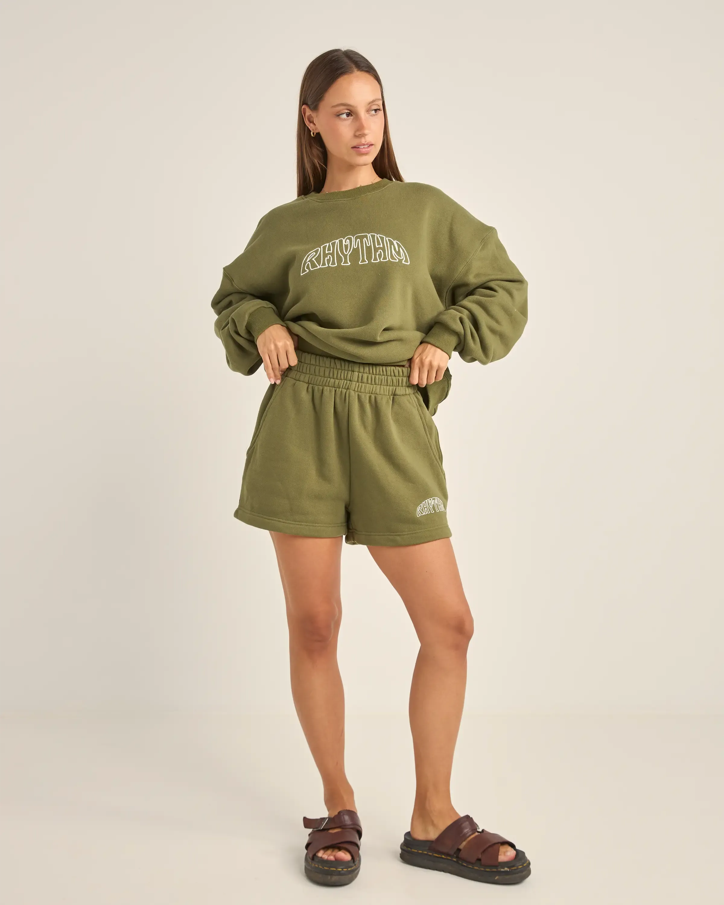 College Fleece Walkshorts in Olive