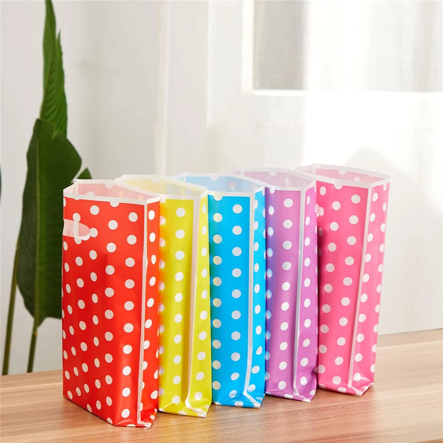 Party Loot Color Flat Plastic Bags 16x25cm 10pack Die Cut Handle Polka Dot Non-Stand